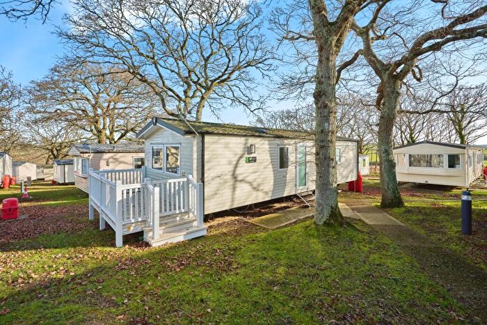 2 Bedroom Park Home For Sale In Thorness Lane, Cowes, Isle Of Wight, PO31