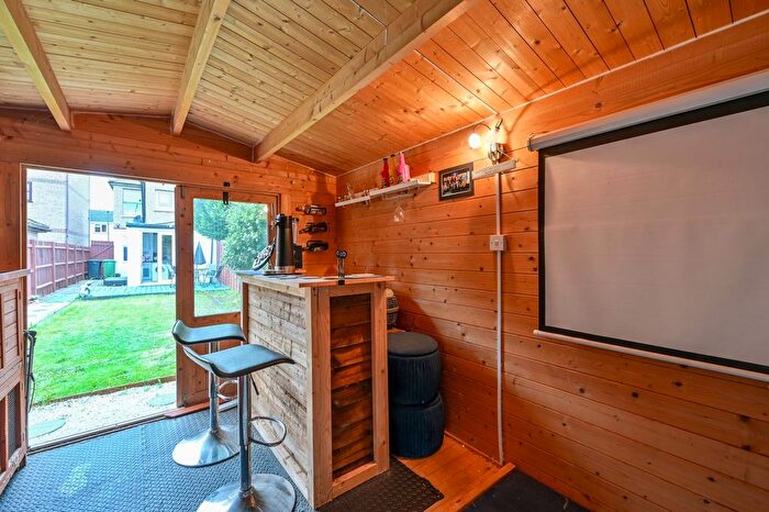 1 Bedroom Flat For Sale In Mangles Road, Guildford, GU1