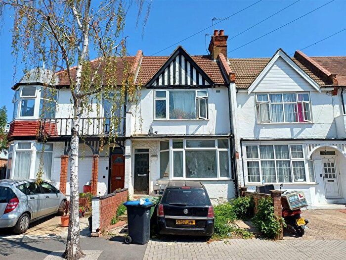 2 Bedroom Flat For Sale In Park Road, Wembley, HA0