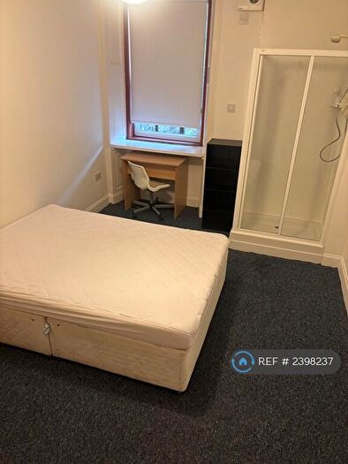 3 Bedroom Flat To Rent In Sandyford Place, Glasgow, G3