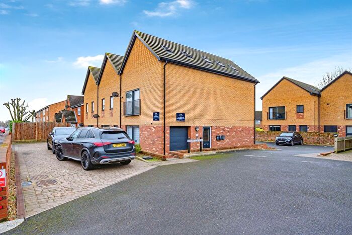 3 Bedroom Maisonette For Sale In Golden Lion Mews, London Colney, St. Albans, AL2
