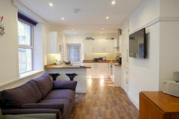 House To Rent In Hyde Park Road, Plymouth, Devon, PL3