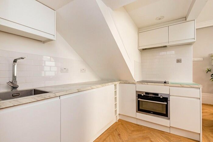 1 Bedroom Flat For Sale In Oriental Place, BN1