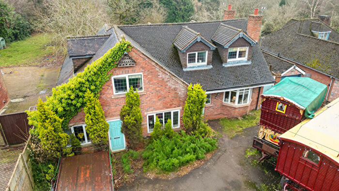 6 Bedroom Detached House For Sale In Reduced To Sell-Development Oppurtunity Near Kenilworth, CV8