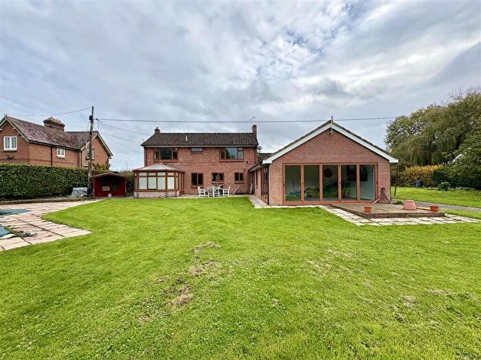 3 Bedroom Detached House For Sale In Grange, Wimborne, BH21