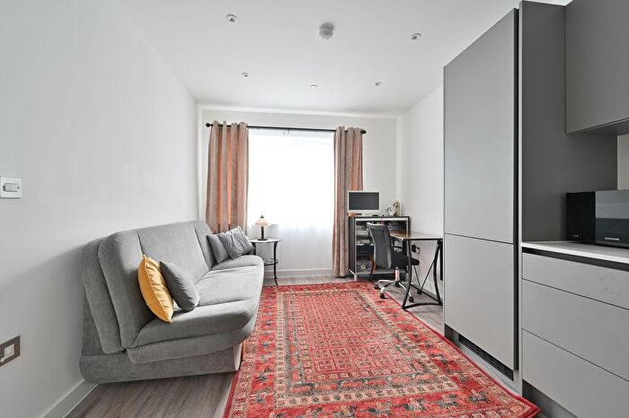 1 Bedroom Flat For Sale In Yeatman Court, Watford, WD24