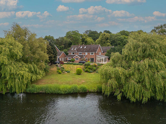 5 Bedroom Detached House For Sale In Main Street, Walton-on-Trent, DE12