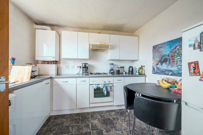 2 Bedroom Flat To Rent In Consul House, , Bow, London, E3