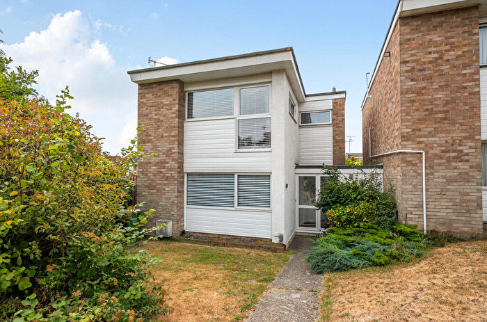 3 Bedroom Detached House For Sale In The North Glade, Bexley, DA5