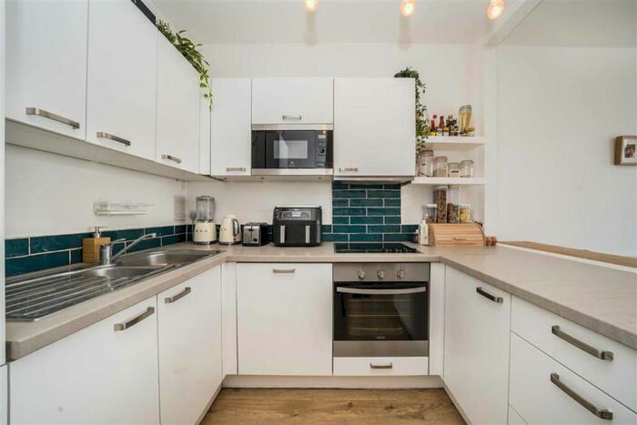 1 Bedroom Flat For Sale In Gibson Road, Kennington, SE11