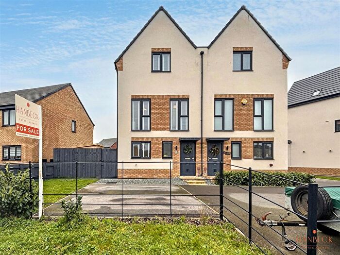 3 Bedroom Semi-Detached House For Sale In Richmond Lane, Kingswood, Hull, HU7