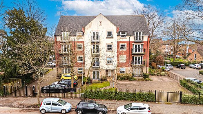 2 Bedroom Flat For Sale In Knighton Park Road, Leicester, LE2