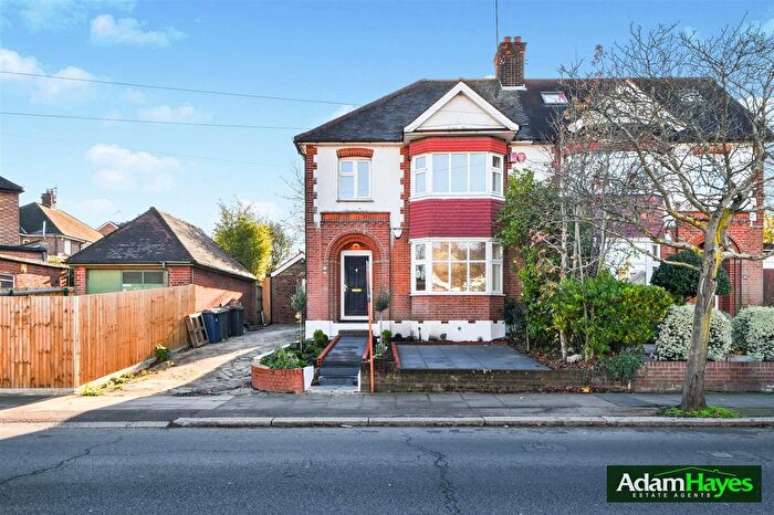 3 Bedroom Semi Detached House For Sale In Lullington Garth, Woodside Park, N12