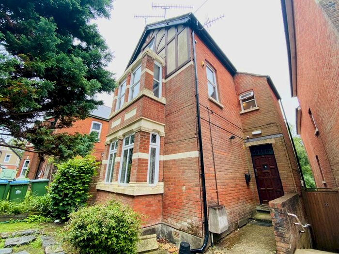 2 Bedroom Flat To Rent In Furzedown Road, SO17