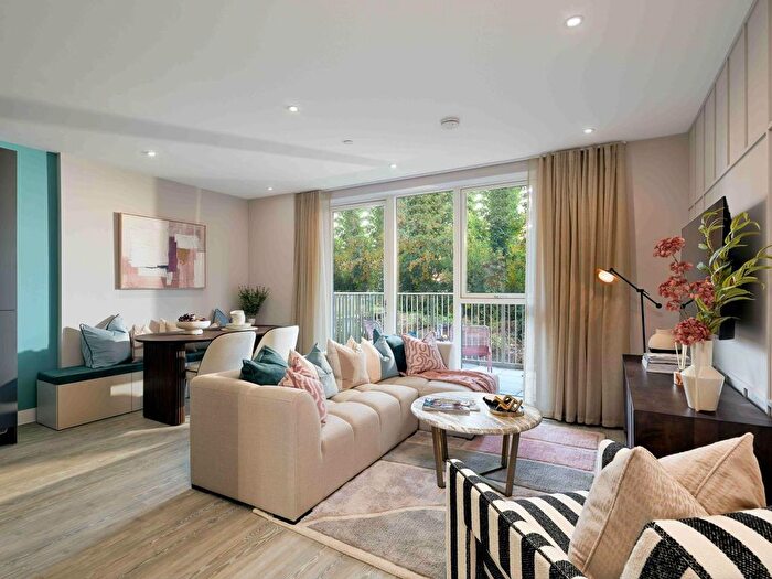 2 Bedroom Flat For Sale In Lytton Way, Stevenage, SG1