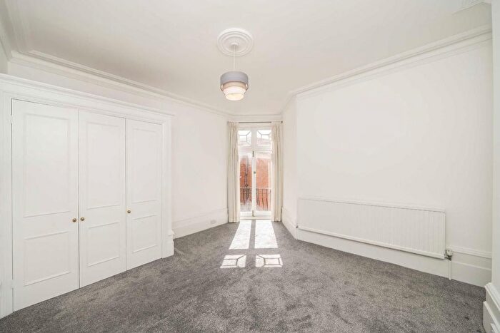 2 Bedroom Flat To Rent In Abingdon Villas, Kensington, W8