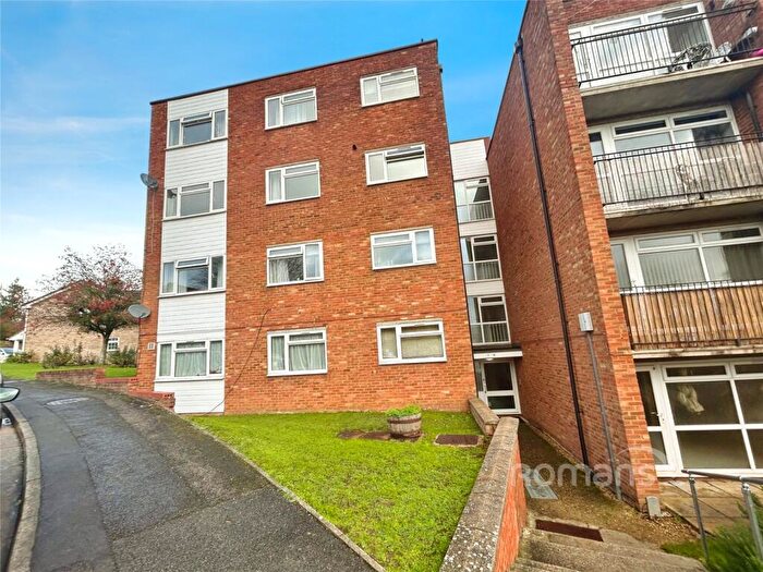 2 Bedroom Apartment For Sale In Croxley Rise, Maidenhead, Berkshire, SL6