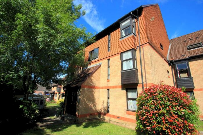 Studio To Rent In Goldsworth Park, GU21