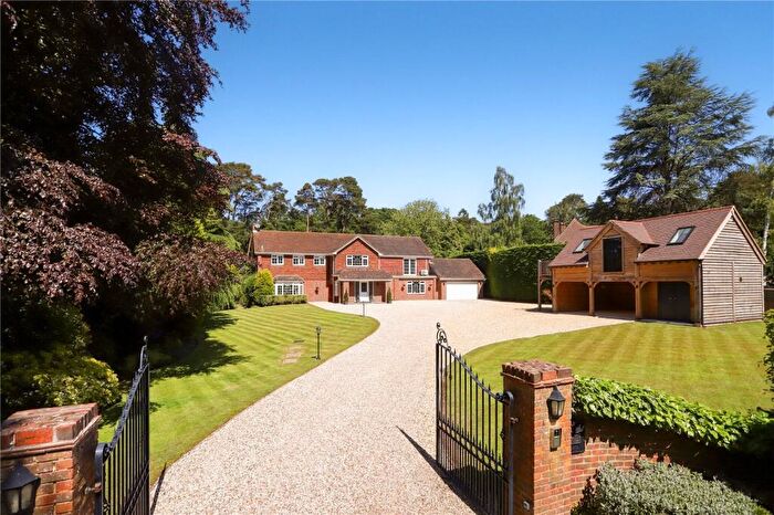 4 Bedroom Detached House To Rent In Compton Way, Farnham, Surrey, GU10