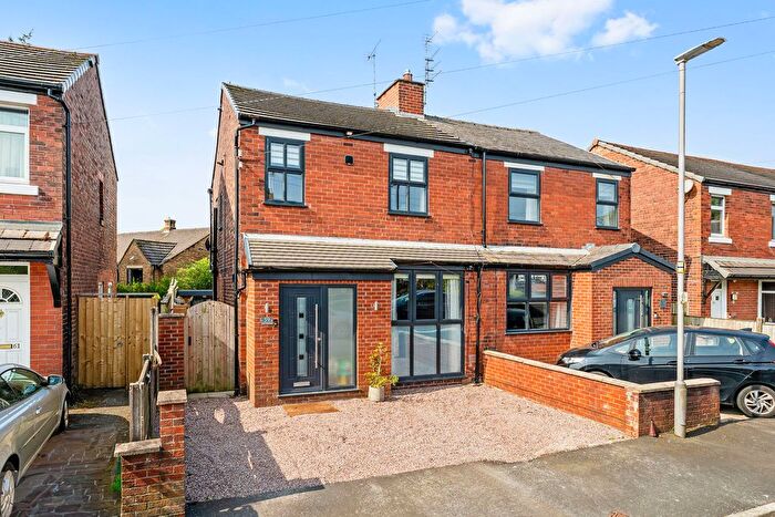 3 Bedroom Semi-Detached House For Sale In Holt Crescent, Billinge, WN5