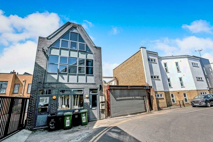 Flat To Rent In Hatcham Park Mews, London, SE14