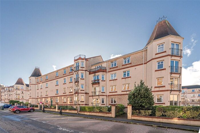 3 Bedroom Flat For Sale In Sinclair Place, Edinburgh, EH11