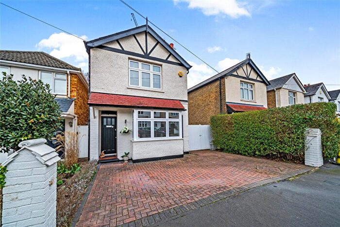 4 Bedroom Detached House For Sale In Dudley Road, Walton On Thames, Surrey, KT12