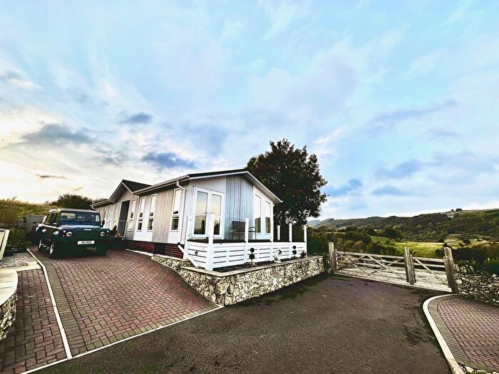 2 Bedroom Mobile/park Home For Sale In High Street, Stoney Middleton, Hope Valley, S32