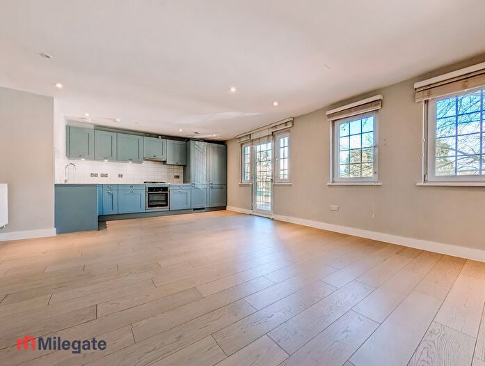 2 Bedroom Flat To Rent In French Street, Sunbury-On-Thames, TW16