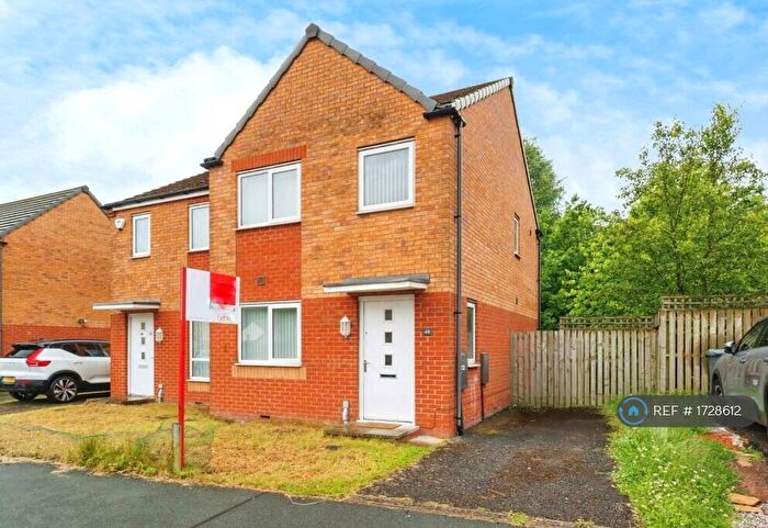 3 Bedroom Semi-Detached House To Rent In Metcombe Way, Manchester, M11