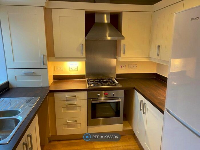 2 Bedroom Flat To Rent In Reed Close, Farnworth, Bolton, BL4