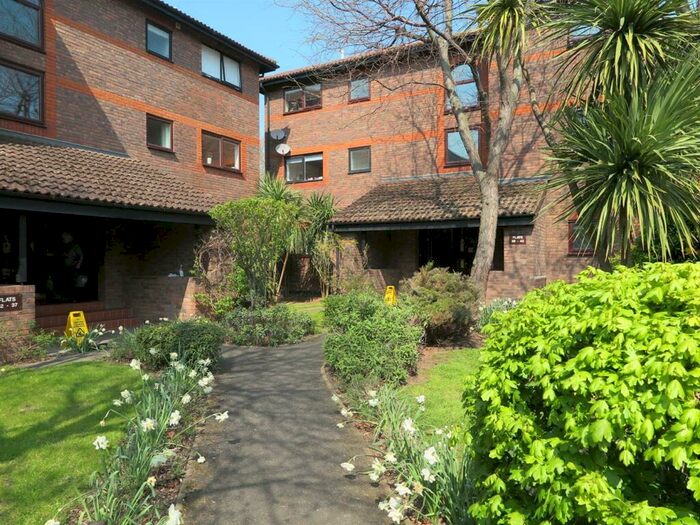 2 Bedroom Apartment To Rent In Shipwright Road, Rotherhithe, SE16