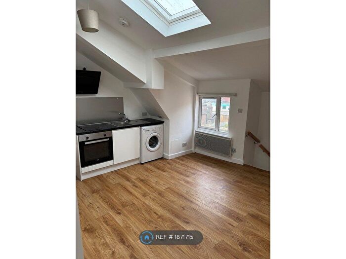 2 Bedroom Flat To Rent In Roehampton High Street, London, SW15
