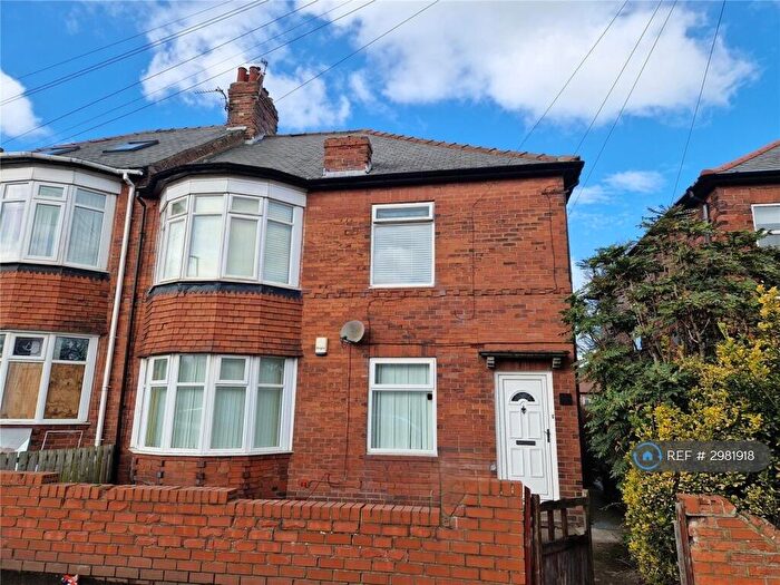 3 Bedroom Flat To Rent In Two Ball Lonnen, Newcastle Upon Tyne, NE4