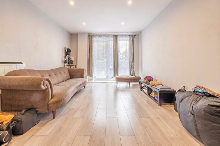 1 Bedroom Apartment For Sale In Victoria Avenue, Southend-on-Sea, SS2