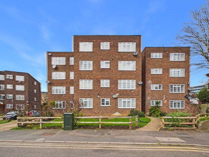 1 Bedroom Flat To Rent In Arborfield Close, Slough, Berkshire, SL1