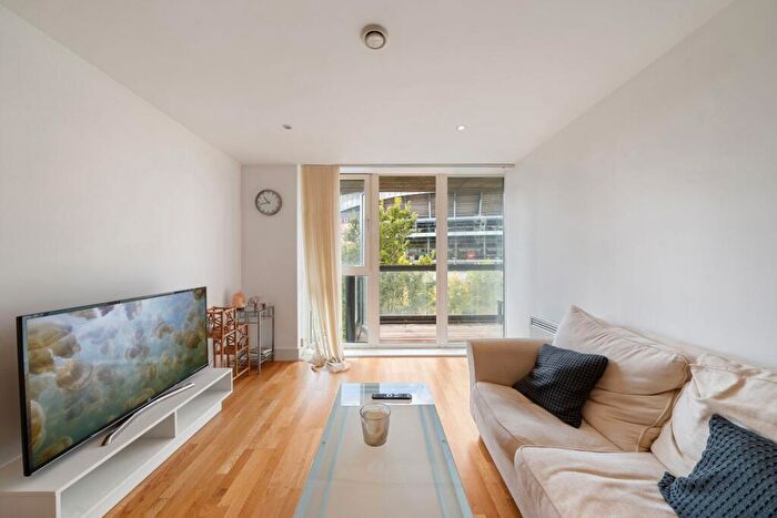 2 Bedroom Apartment To Rent In Drayton Park, London, N5