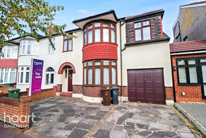 4 Bedroom End Of Terrace House For Sale In Clare Gardens, Barking, IG11