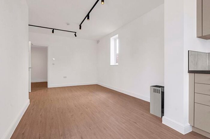 Property To Rent In Mays Lane, Barnet, EN5