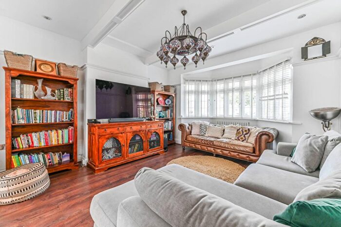 5 Bedroom Terraced House For Sale In Hillcote Avenue, Norbury, London, SW16