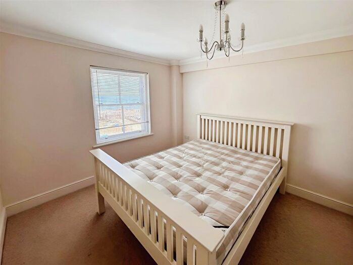 2 Bedroom Flat To Rent In Central Parade, Herne Bay, CT6