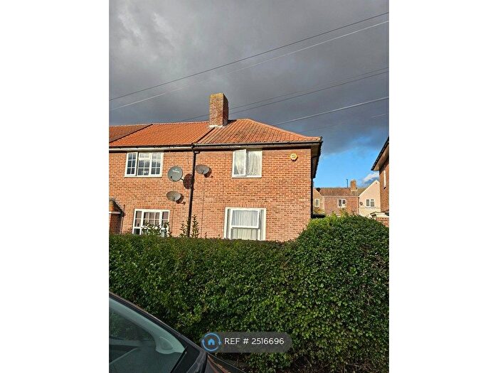 2 Bedroom End Of Terrace House To Rent In Keedonwood Road, Bromley, BR1
