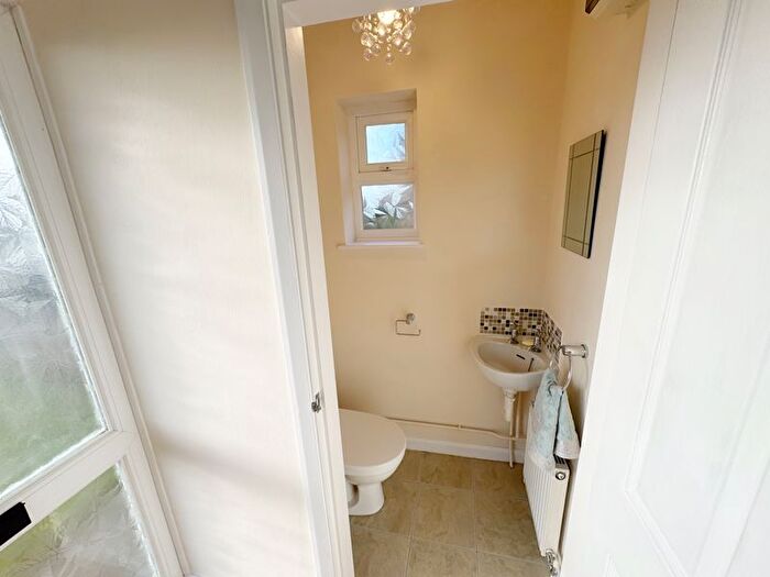 2 Bedroom Detached Bungalow For Sale In Elms View, Great Gonerby, Grantham, NG31