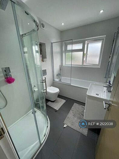 5 Bedroom Semi-Detached House To Rent In Branksome Way, London, HA3