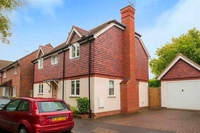 3 Bedroom Detached House To Rent In Windrush Close, Bramley, Guildford, GU5