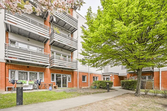 2 Bedroom Flat To Rent In Hawker Place, Walthamstow, Walthamstow, London, E17