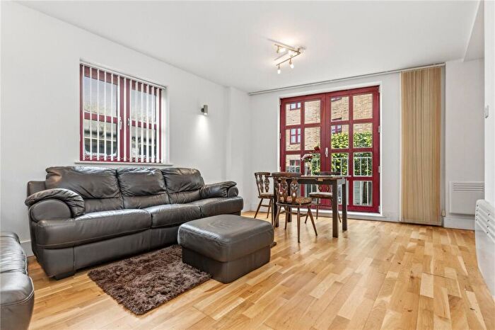 1 Bedroom Apartment For Sale In Quaker Street, London, E1