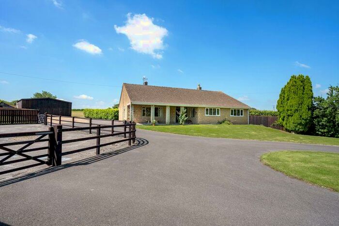 3 Bedroom Bungalow To Rent In *Available Immediately*, BA9