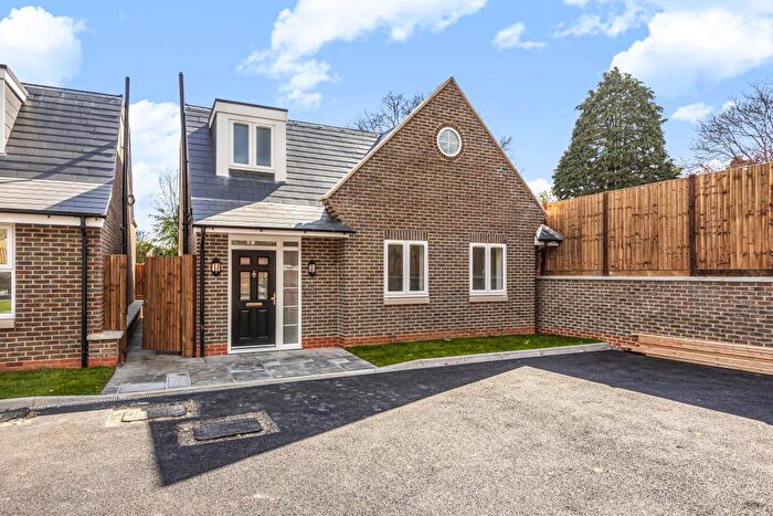 3 Bedroom Detached House To Rent In Friern Park, North Finchley, N12