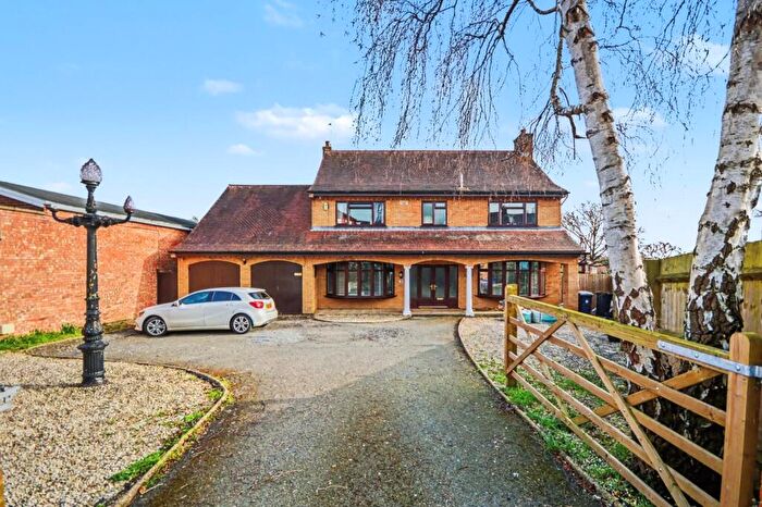 5 Bedroom Detached House For Sale In Wellingborough Road, Earls Barton, Northampton, NN6